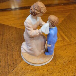 Heritage House Fine Porcelain1987 My Mother's Love